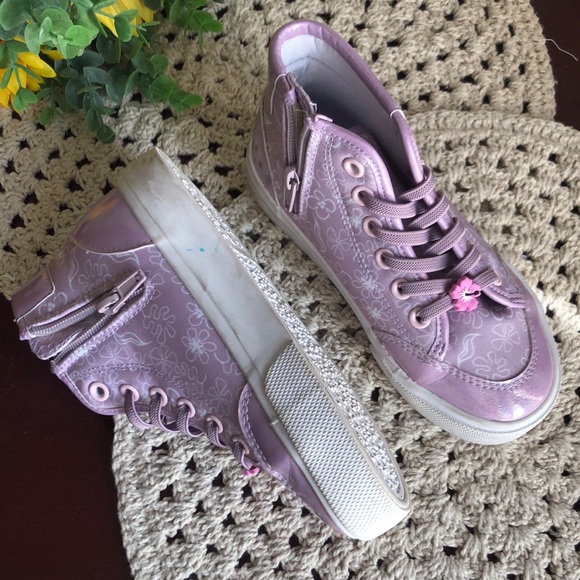 Disney Girls Purple High-Top Stitch Sneakers with Iridescent Finish - Picture 3 of 12